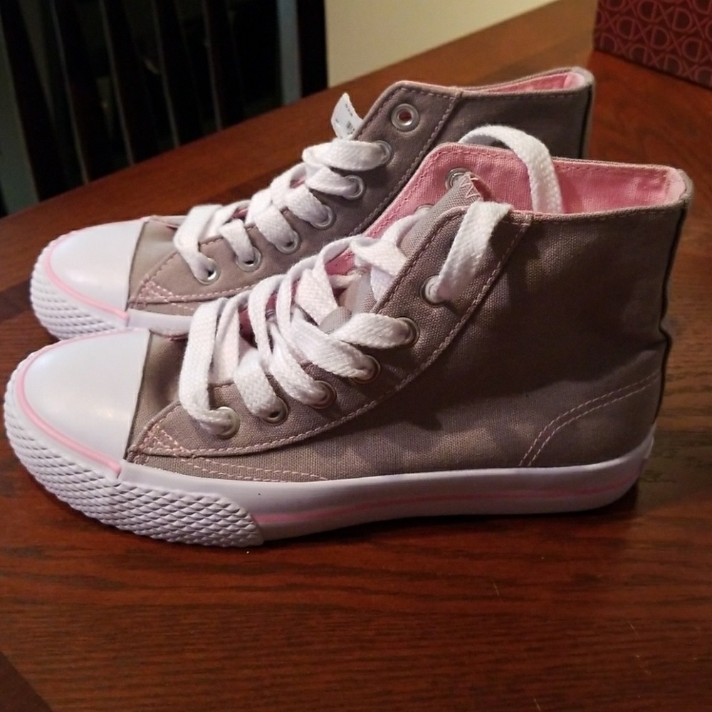 Airwalk girks hi tops grey with pink size 1 1/2